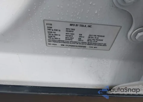 2020 Tesla Model Y Long Range Dual Motor All-Wheel Drive z USA, uszkodzony, nr VIN 5YJYGDEE3LF032585